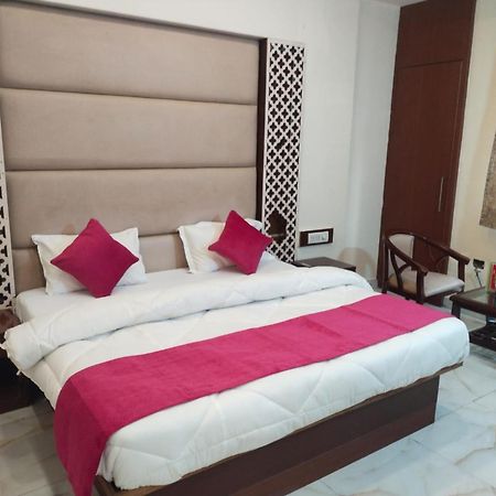 Hotel Lav Kush Deluxe At Paharganj New Delhi Exterior photo