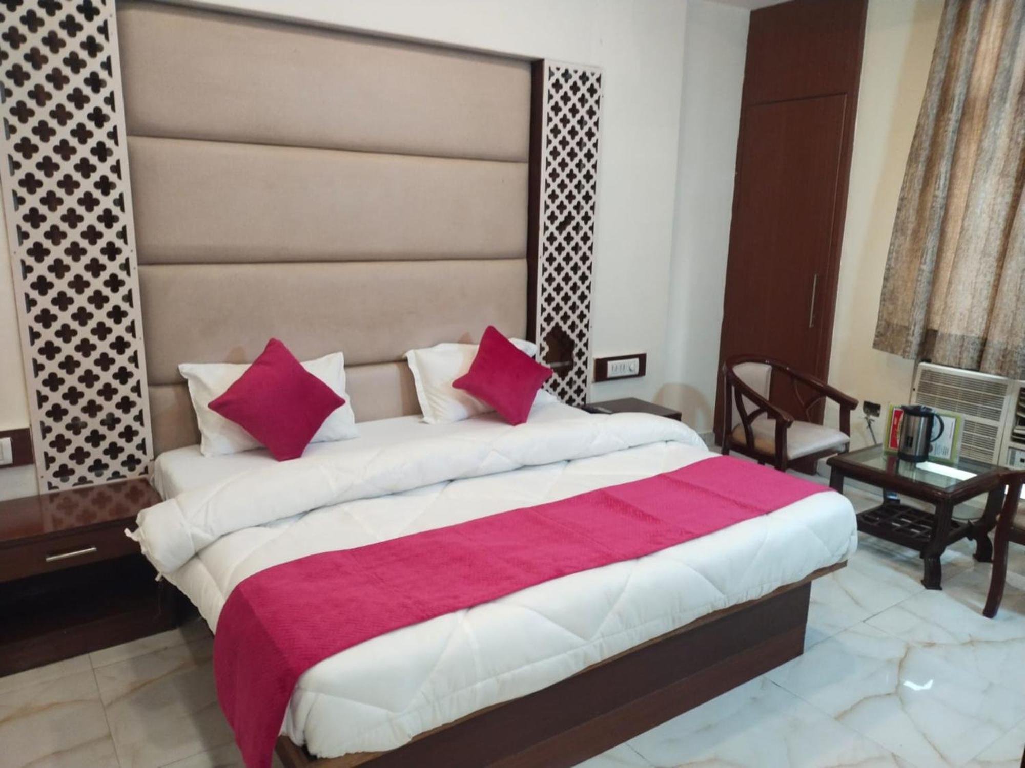 Hotel Lav Kush Deluxe At Paharganj New Delhi Exterior photo