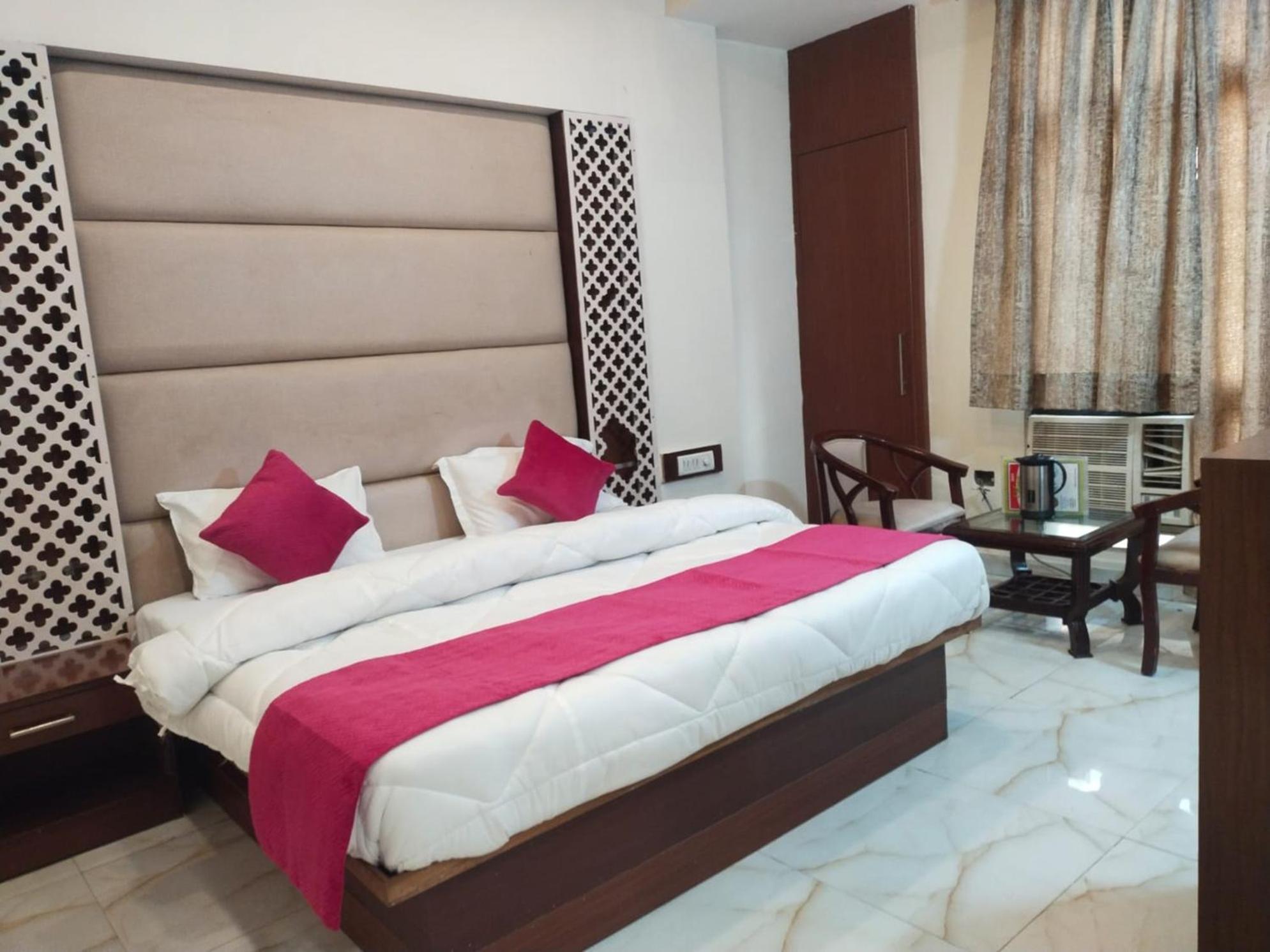 Hotel Lav Kush Deluxe At Paharganj New Delhi Exterior photo