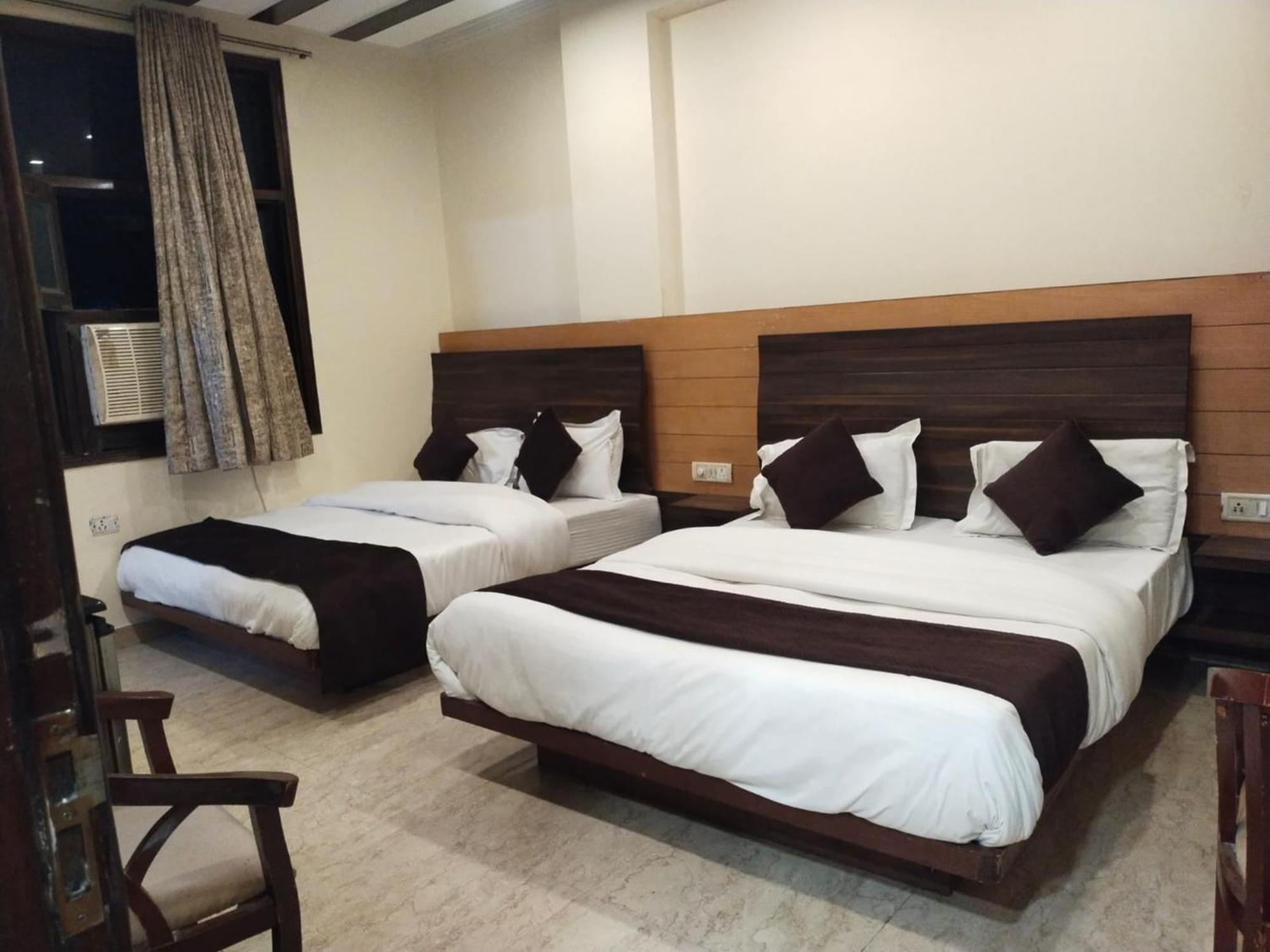Hotel Lav Kush Deluxe At Paharganj New Delhi Exterior photo