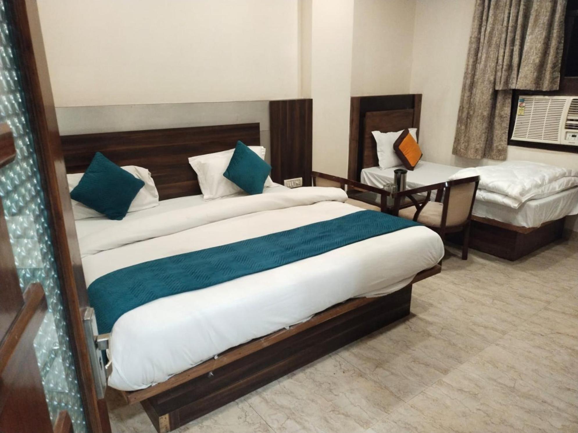 Hotel Lav Kush Deluxe At Paharganj New Delhi Exterior photo